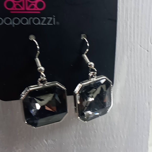 Different pieces of jelwery - Picture 3 of 6